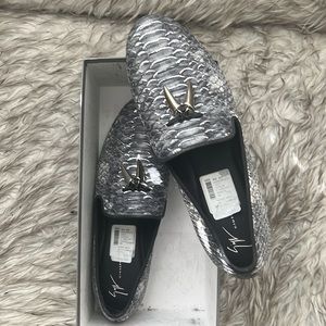 Giuseppe Zanotti Embossed Argento NIB